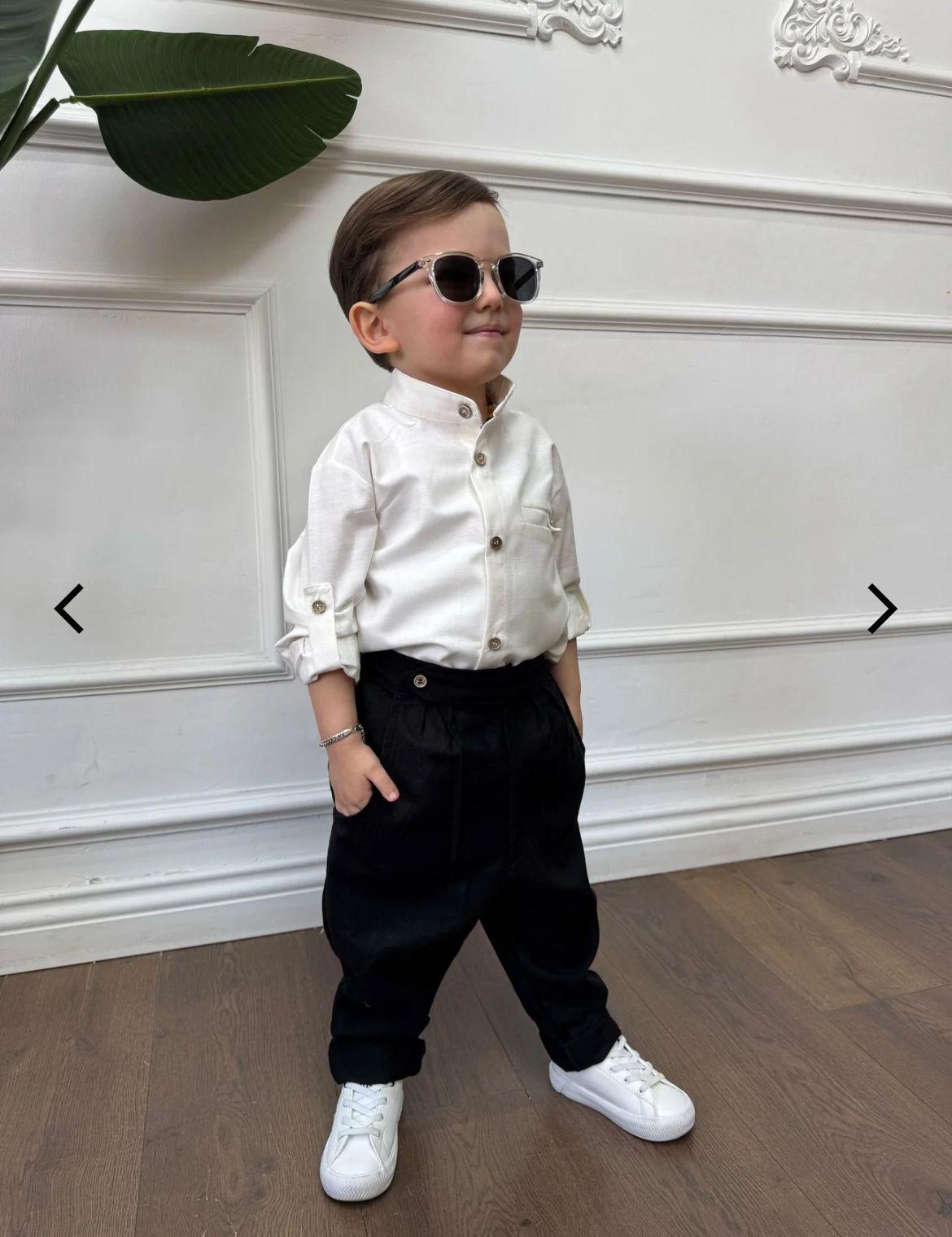 Beyaz keten gömlek siyah keten pantolon