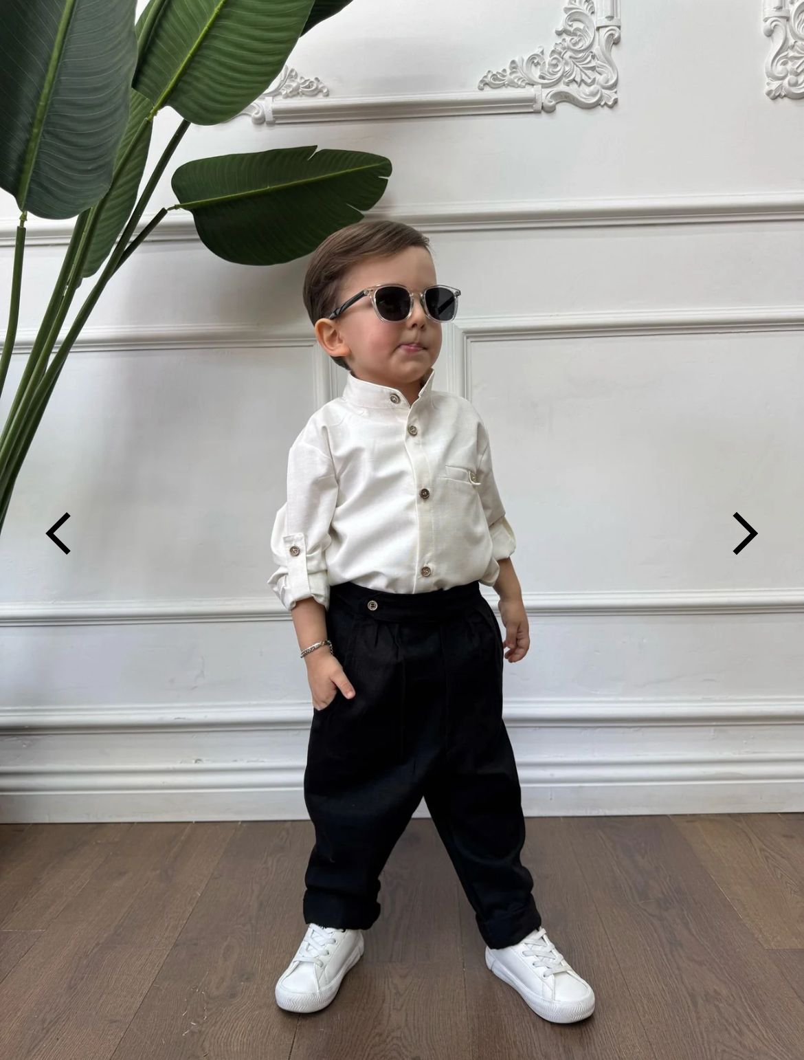 Beyaz keten gömlek siyah keten pantolon